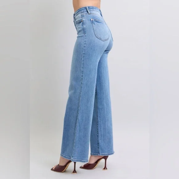 NWT Judy Blue PLUS + REG Size Medium Wash High Rise Wide Leg Jeans - Picture 3 of 16